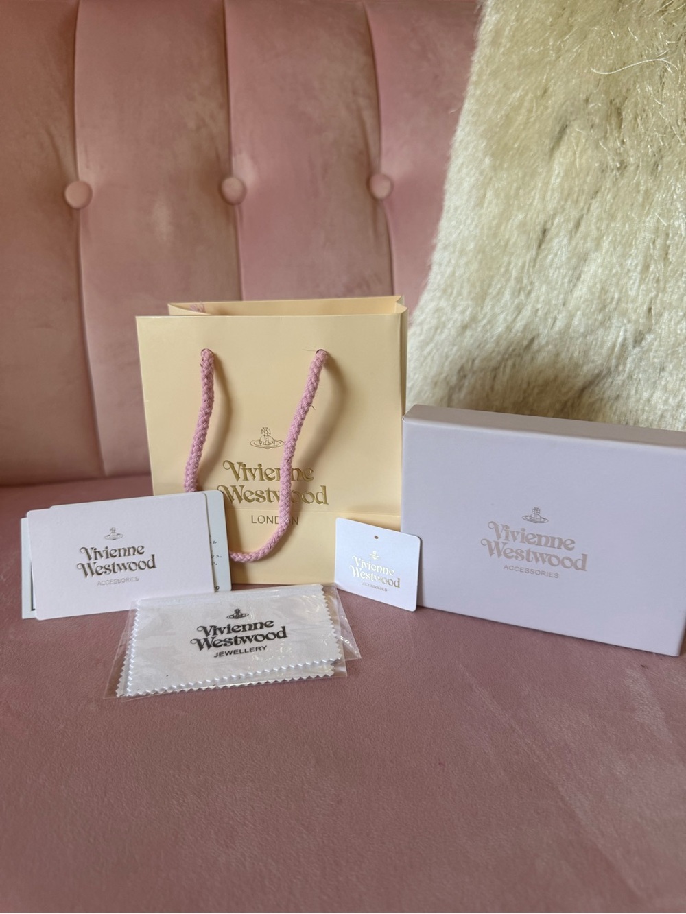 ๐ฏ Auth! Vivienne Westwood Black Leather Card & Key Holder with Gold Orb. BNWT! - Picture 3 of 15